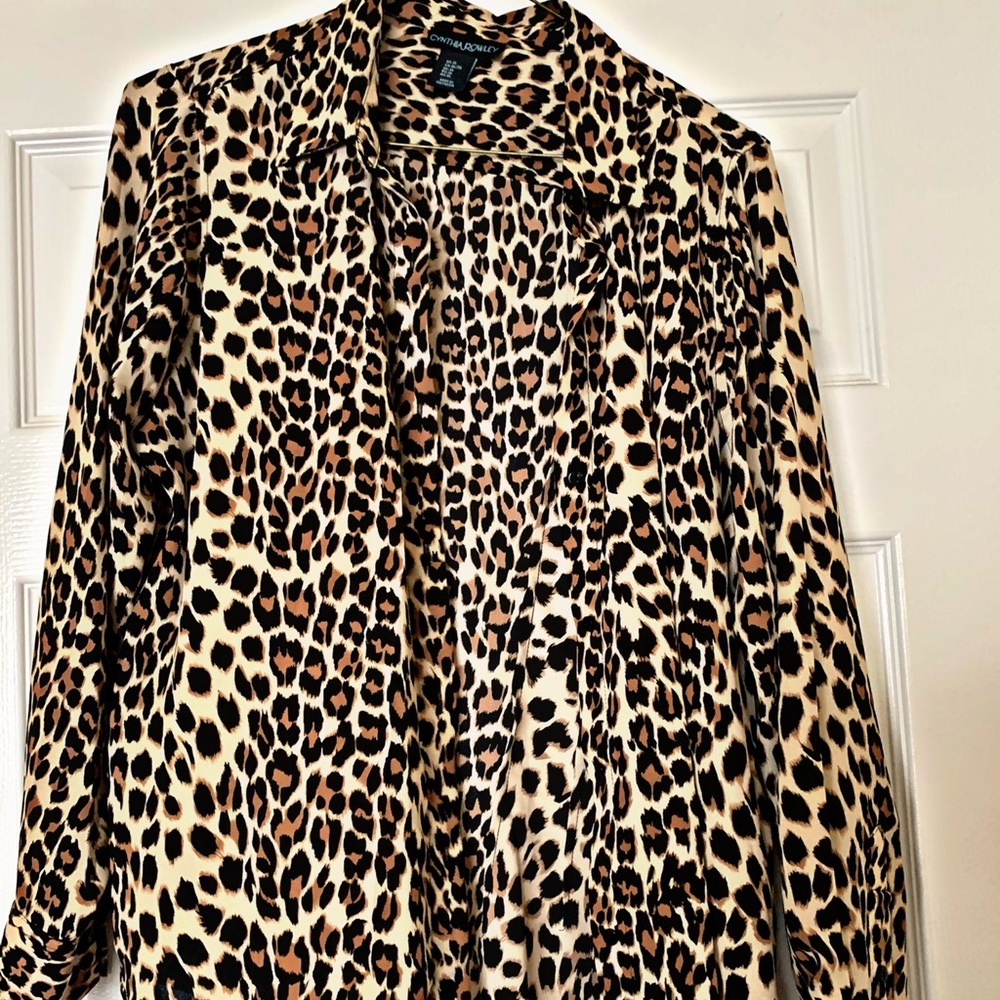 Super cute XL leopard print button up shirt.